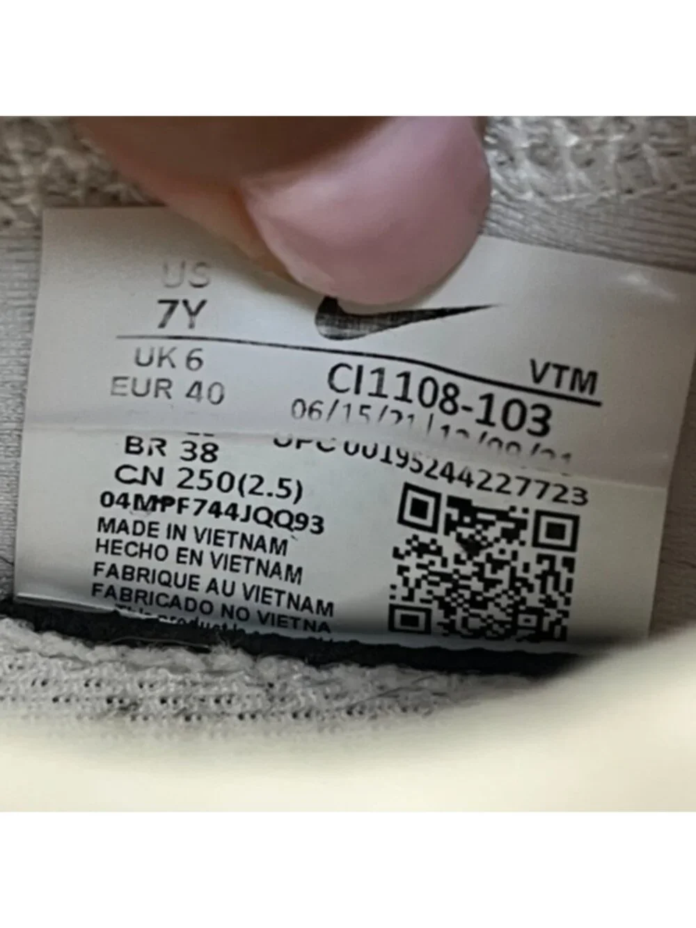 Nike Air Max 270 Extreme GS Girls Size 7Y White Pink Athletic Shoes Sneakers